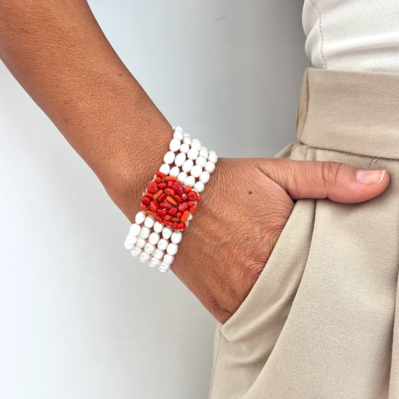 Bracciale Intreccio con perle d'acqua dolce e corallo, argento 925 rodiato