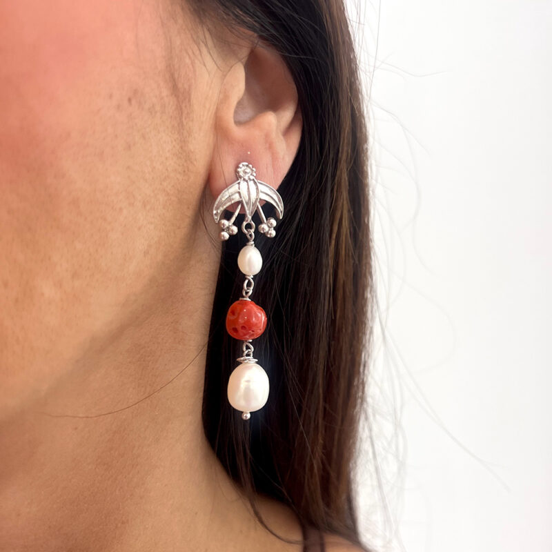 Orecchini Archeo con perle e corallo naturale del Mediterraneo, argento 925 rodiato