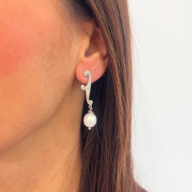 Orecchino Bon Ton con perle d'acqua dolce, argento 925 rodiato