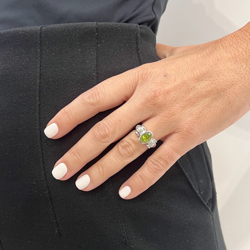 Anello Esclusiva con peridoto sfaccettato qualità AAA, argento 925 rodiato